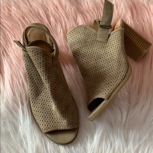 Block heel sandals